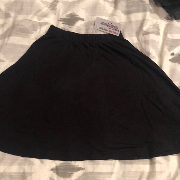 Black size extra small skater skirt with A line cut. Modest cut - Picture 1 of 3